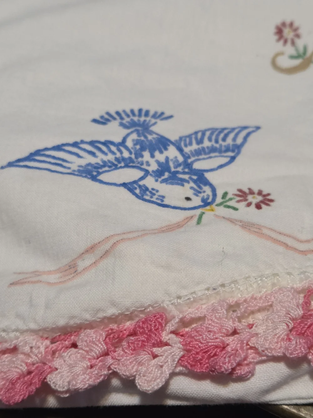 2 VTG UTICA  FLORAL STANDARD PILLOWCASES 1 Embellished Case